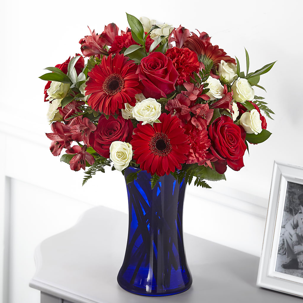 Hearts Embrace Bouquet – Paoli Mercantile, Paoli IN