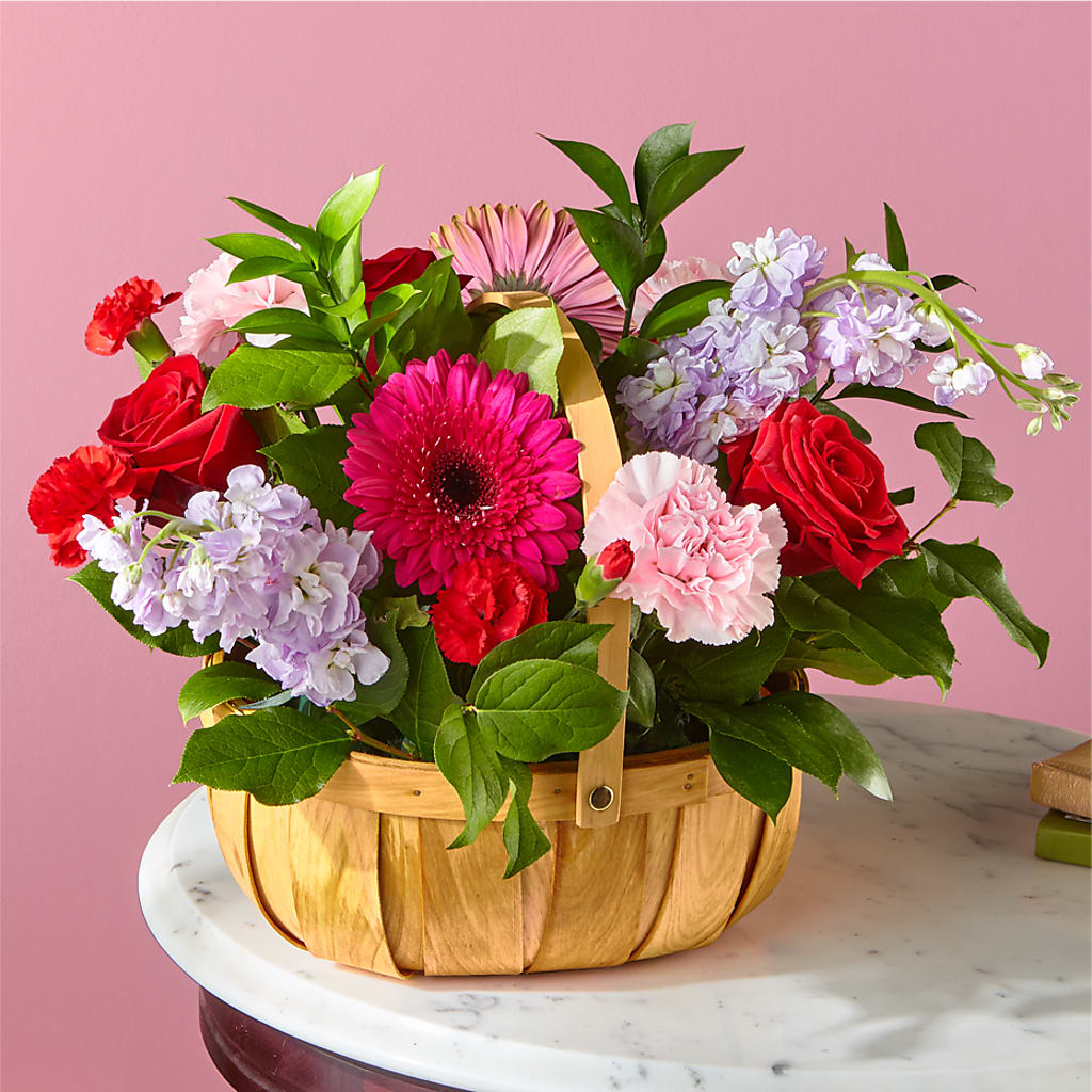 Pink Picnic Basket – Paoli Mercantile, Paoli IN